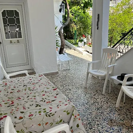 Vasilis Garden House *