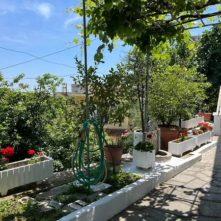 Vasilis Garden House Holiday home *