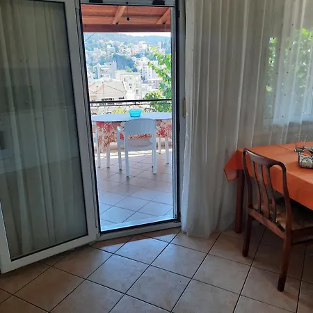 Vasilis Garden House *