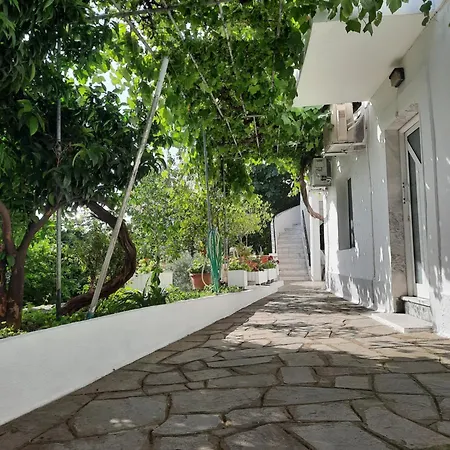 Vasilis Garden House Holiday home *