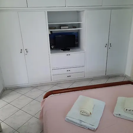 Vasilis Garden House Holiday home *