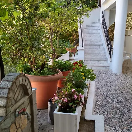 Vasilis Garden House Holiday home *