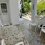 Vasilis Garden House *