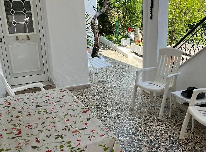 Vasilis Garden House *